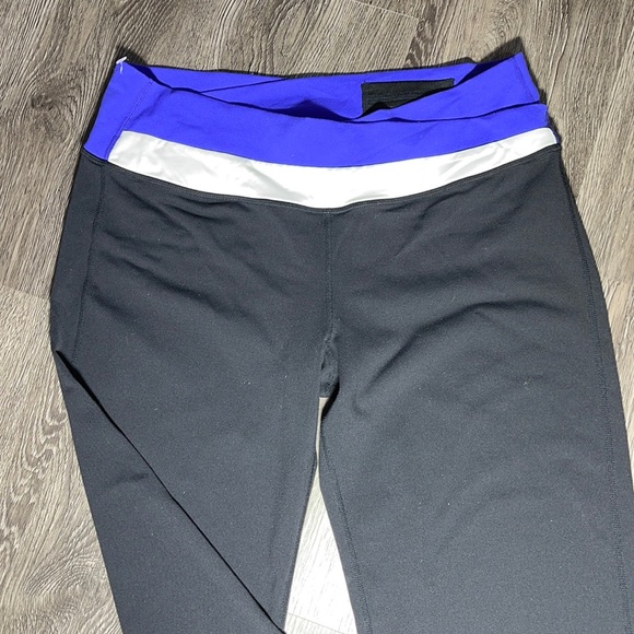 Lululemon flare yoga pants - Picture 3 of 13
